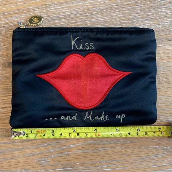 Lulu Guinness London Kiss and Make Up Top Zipper Pouch Red Lips - Picture 2 of 9